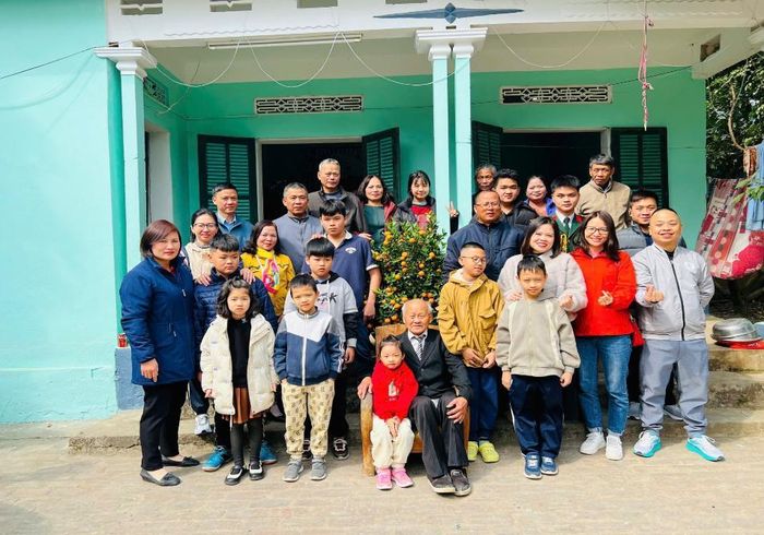 Đại gia đình cựu chiến binh Nguyễn Văn Cường.