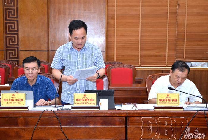 Lãnh đạo Sở Nội vụ phát biểu tại phiên họp.
