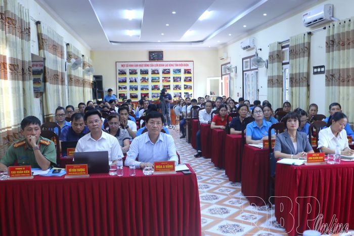 Các đại biểu dự hội nghị.