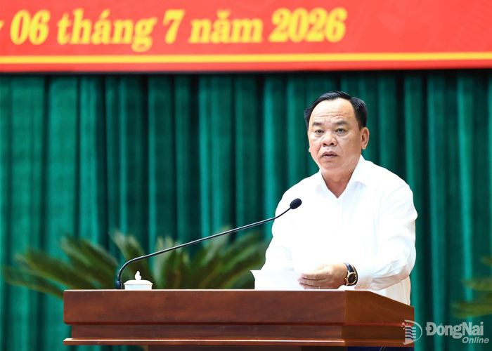 Phó Bí thư Thành ủy Võ Tấn Đức gợi ý những nội dung thảo luận tại hội nghị. Ảnh: Công Nghĩa