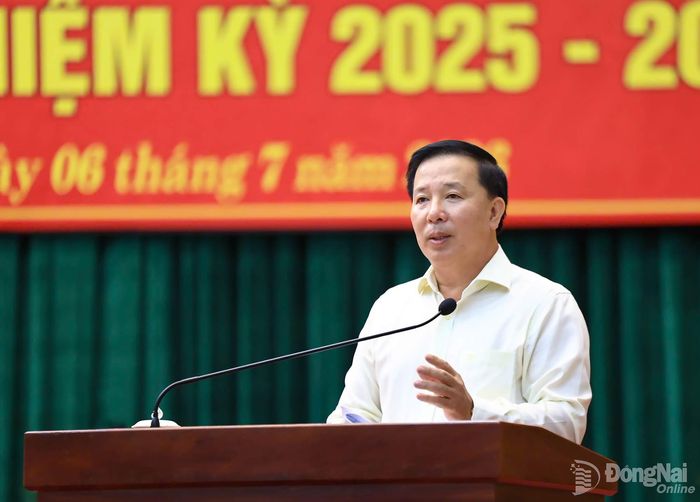 Phó Bí thư Thành ủy, Chủ tịch UBND thành phố Nguyễn Văn Út phát biểu tại hội nghị. Ảnh: Công Nghĩa