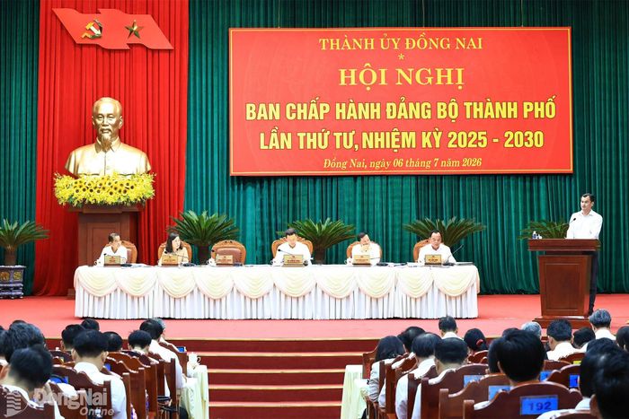 Lãnh đạo Sở Nông nghiệp và Môi trường báo cáo tại hội nghị. Ảnh: Công Nghĩa
