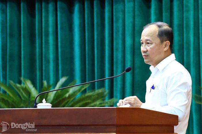 Thành ủy viên, Giám đốc Sở Xây dựng Nguyễn Anh Tuấn trình bày tham luận tại hội nghị. Ảnh: Công Nghĩa