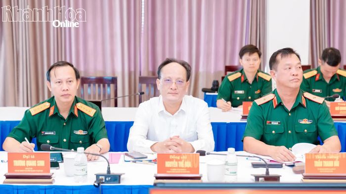 Đồng chí Nguyễn Thế Hòa và các đại biểu dự buổi làm việc.