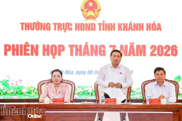 Đồng chí Lâm Đông phát biểu chỉ đạo tại phiên họp.