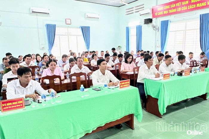 Các đại biểu dự hội nghị.
