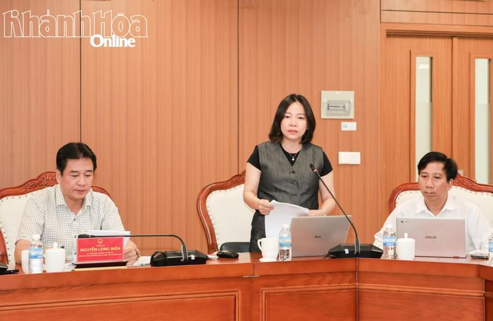 Lãnh đạo Sở Văn hóa, Thể thao và Du lịch báo cáo tiến độ công tác chuẩn bị Festival Biển Khánh Hòa năm 2026.