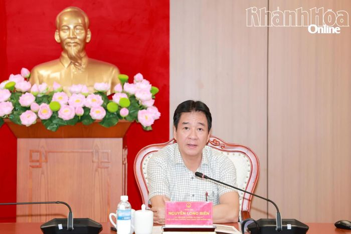 Đồng chí Nguyễn Long Biên phát biểu tại cuộc họp.