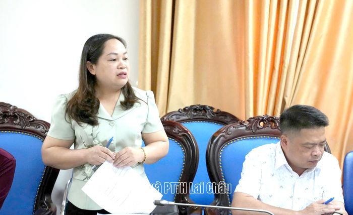 Lãnh đạo Báo và Phát thanh, truyền hình Lai Châu tham gia ý kiến tại cuộc họp.
