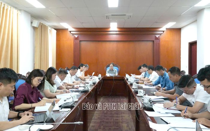 Quang cảnh cuộc họp.