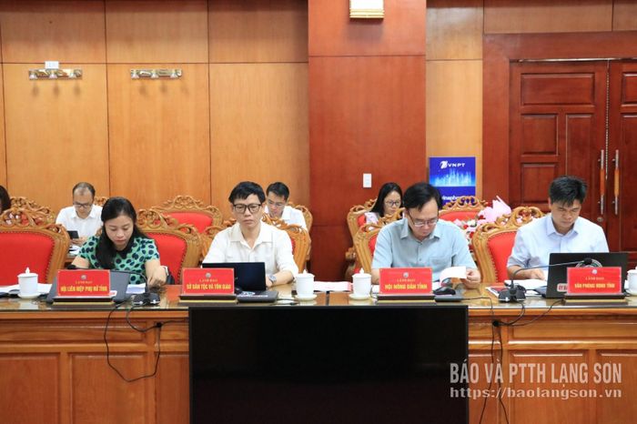 Các đại biểu tham dự phiên họp