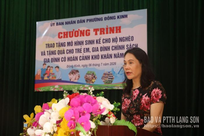 Lãnh đạo UBND phường Đông Kinh phát biểu tại chương trình