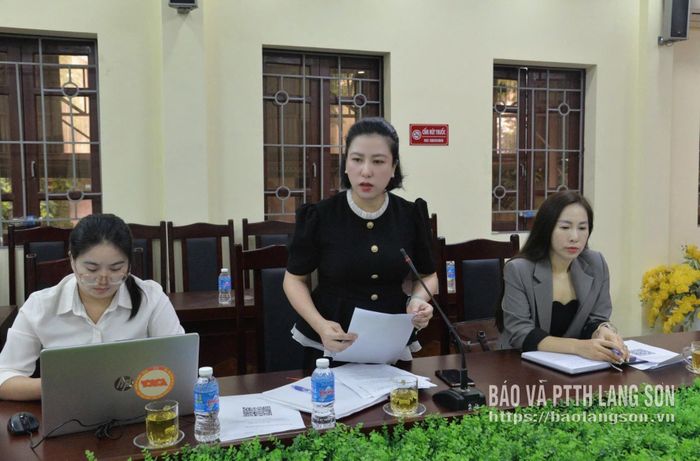 Lãnh đạo Phòng Quản lý Văn hóa và Di sản, Sở VHTT&amp;DL trình bày dự thảo Kế hoạch thí điểm tổ chức các hoạt động văn hóa, du lịch định kỳ cuối tuần tại không gian văn hóa đường Hùng Vương