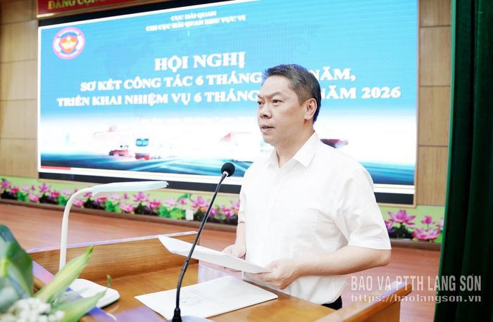Đồng chí Đoàn Thanh Sơn, Phó Chủ tịch UBND tỉnh phát biểu tại hội nghị