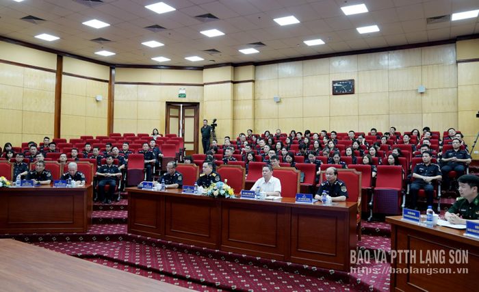 Các đại biểu dự hội nghị