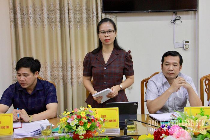 Đại diện Ủy ban MTTQ tỉnh phát biểu thảo luận