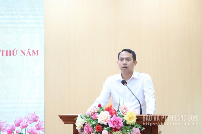 Chủ tịch UBND phường phát biểu tại hội nghị