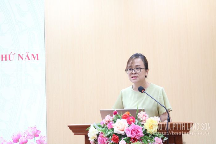 Lãnh đạo Phòng Kinh tế - Hạ tầng phường làm rõ một số nội dung đại biểu quan tâm 