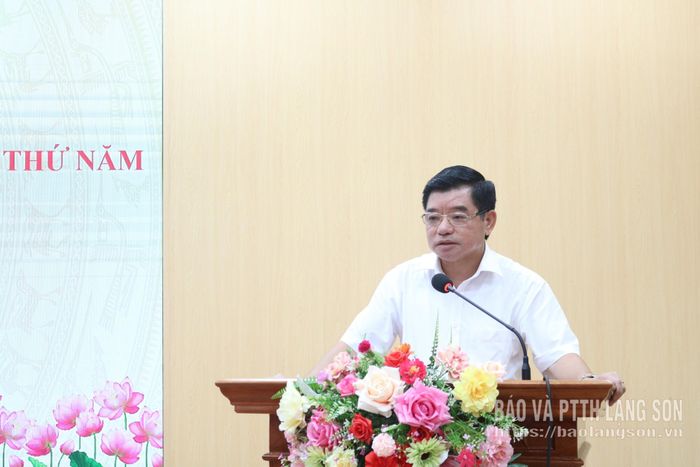 Lãnh đạo Ủy ban Kiểm tra Tỉnh ủy phát biểu tại hội nghị
