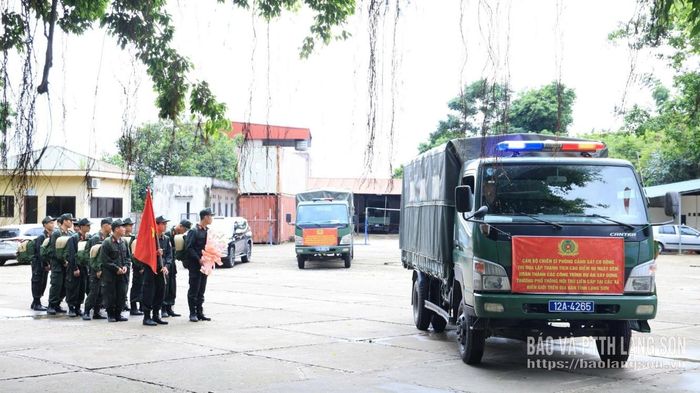Cán bộ, chiến sĩ Phòng Cảnh sát cơ động lên đường thực hiện nhiệm vụ 