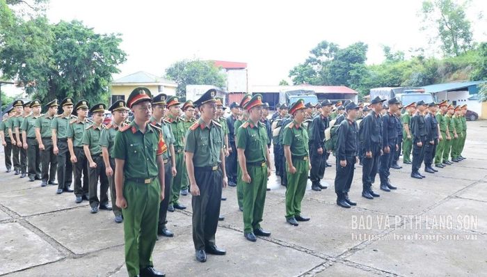 Cán bộ, chiến sĩ tham dự Lễ xuất quân