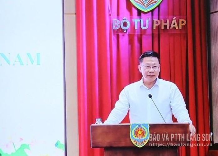 Đồng chí Nguyễn Thanh Ngọc, Thứ trưởng Bộ Tư pháp phát biểu tại hội nghị (ảnh chụp qua màn hình)