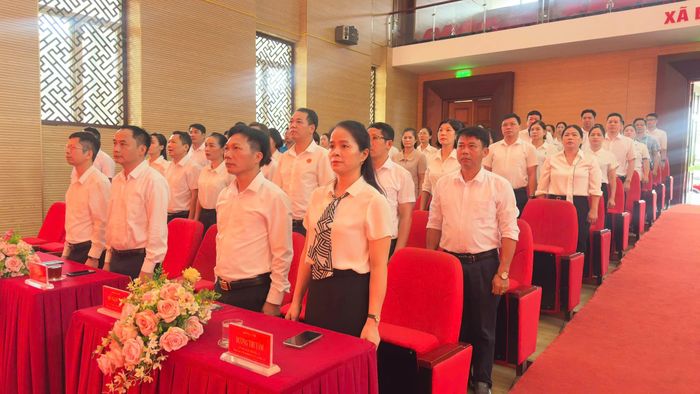 Đại biểu dự buổi lễ.