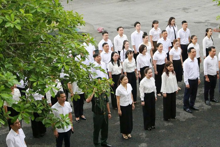 Các đại biểu dự buổi lễ.