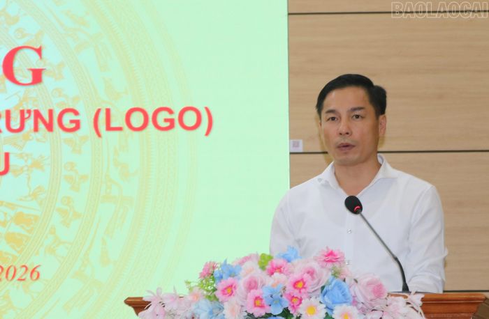 Lãnh đạo UBND phường Âu Lâu phát biểu tại chương trình phát động Cuộc thi sáng tác biểu trưng (Logo)