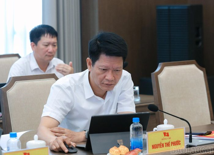 Các đồng chí Thường trực Tỉnh ủy dự hội nghị.
