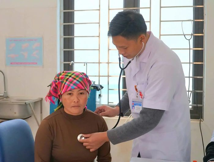 Nhân lực y tế cơ sở thiếu, cần tiếp tục bổ sung.