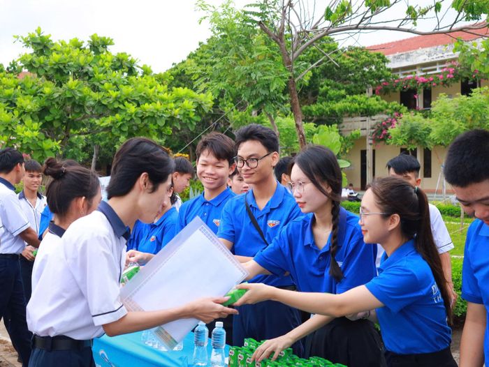 Thanh niên tình nguyện "Tiếp sức mùa thi" 2026