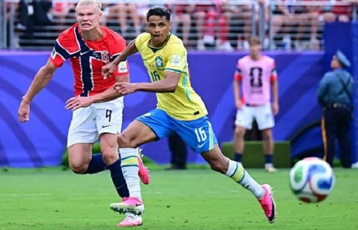 Douglas Santos (6.1/10): Thi đấu tròn vai ở vị trí hậu vệ cánh trái.