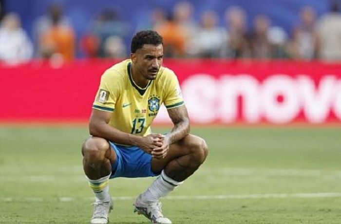 Danilo (5.9/10): Tỏ ra hụt hơi trước các tiền vệ cánh đối phương và mắc lỗi vị trí.