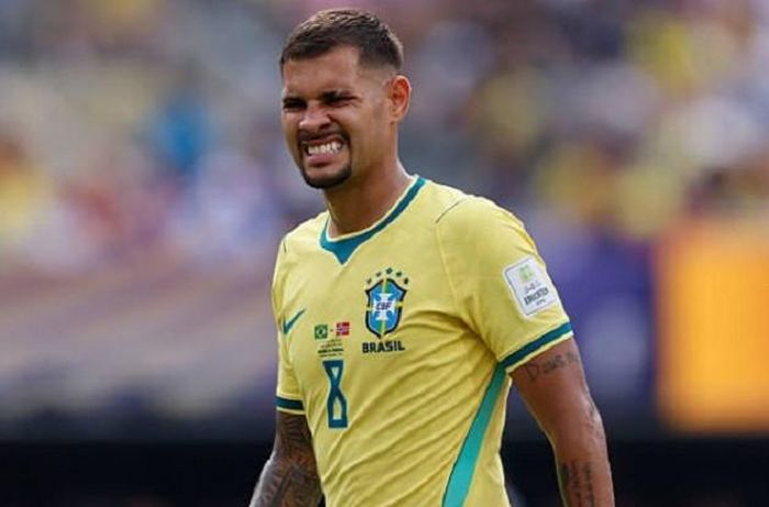 Bruno Guimaraes (6.1/10): Cú sút phạt đền hỏng ăn của anh đã khiến Brazil phải trả giá đắt.
