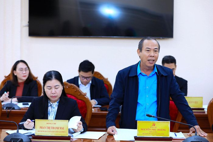 Tỉnh ủy viên, Chủ tịch Liên đoàn Lao động tỉnh Lâm Đồng Nguyễn Phú Hoàng đề nghị tăng cường vai trò của cơ sở trong thực hiện dân chủ