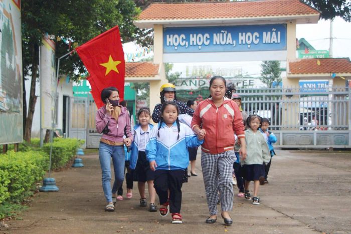 Học sinh Lâm Đồng tựu trường năm học 2025 - 2026 (Ảnh minh họa: Nguyễn Hiền)