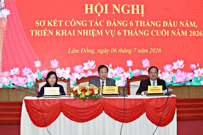 Các đồng chí lãnh đạo Đảng ủy MTTQ Việt Nam tỉnh chủ trì hội nghị