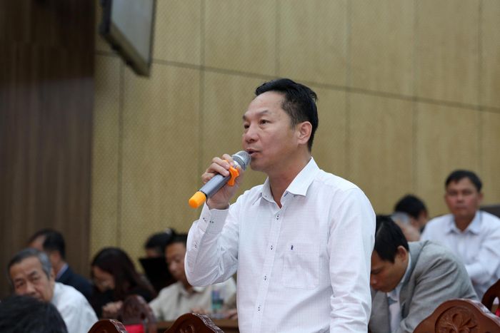 Lãnh đạo Chi bộ Đoàn Luật sư tỉnh Lâm Đồng phát biểu thảo luận tại hội nghị