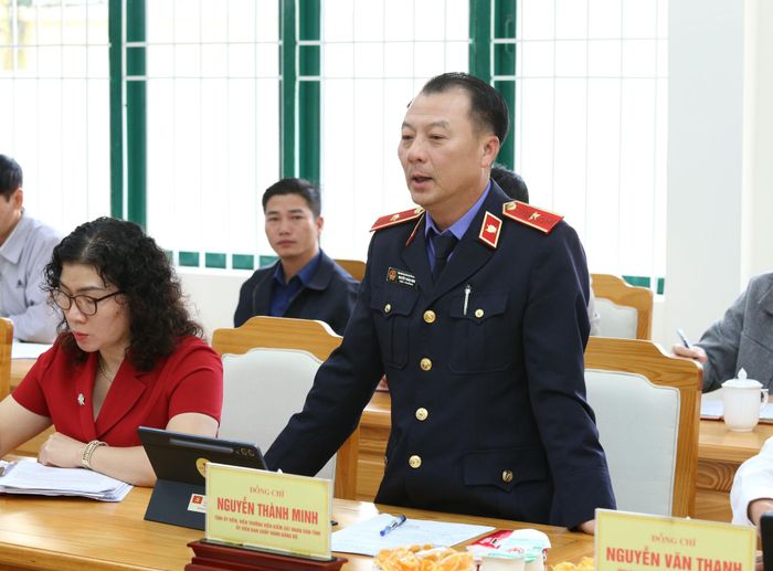 Đồng chí Nguyễn Thành Minh, Tỉnh ủy viên, Viện trưởng Viện Kiểm sát nhân dân tỉnh Lâm Đồng phát biểu ý kiến tại hội nghị