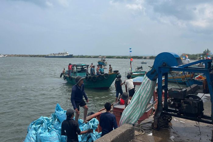 Công tác cứu hộ được triển khai tại Cảng Phú Hải