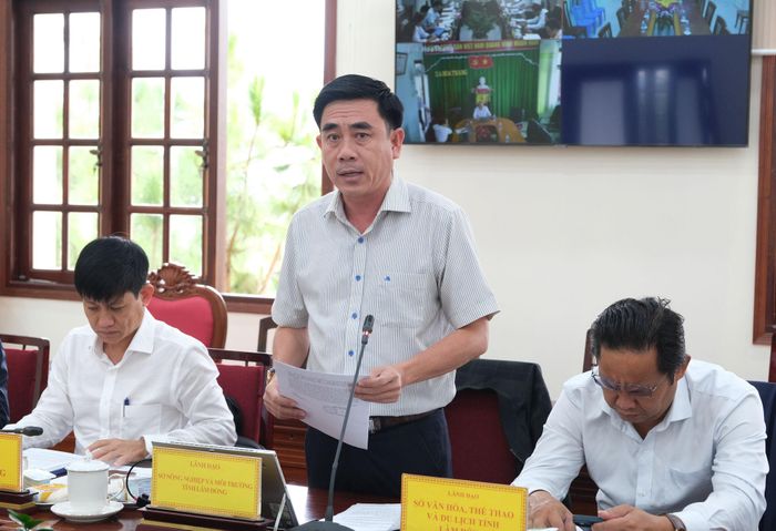 Đại diện lãnh đạo Sở Nông nghiệp và Môi trường nêu báo cáo đánh giá toàn diện dự án