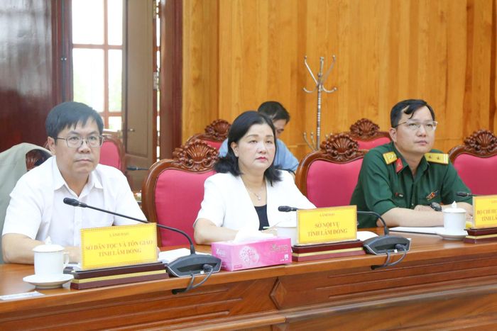 Các đại biểu tham dự cuộc họp
