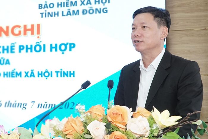 Giám đốc Sở Nội vụ Đỗ Văn Chung phát biểu các vấn đề liên quan công tác quản lý Nhà nước về bảo hiểm