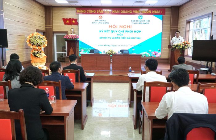 Quang cảnh hội nghị ký kết