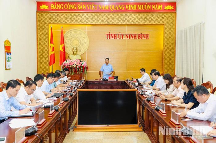 Quang cảnh thảo luận tại tổ số 2.