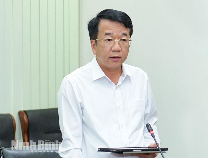 Đồng chí Nguyễn Thanh Bình, Phó Bí thư Tỉnh ủy, Chủ tịch UBND tỉnh phát biểu thảo luận tại tổ số 4.