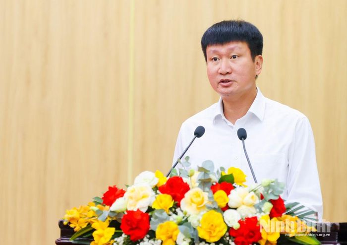 Đồng chí Bí thư Tỉnh ủy Trần Huy Tuấn phát biểu kết luận Hội nghị.
