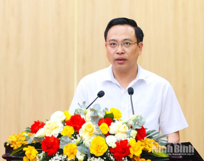 Đồng chí Đặng Thanh Sơn, Ủy viên Ban Thường vụ Tỉnh ủy, Phó Chủ tịch UBND tỉnh quán triệt nội dung cơ bản của Nghị quyết số 06-NQ/TW của Bộ Chính trị về triển khai đường lối đối ngoại Đại hội XIV của Đảng.