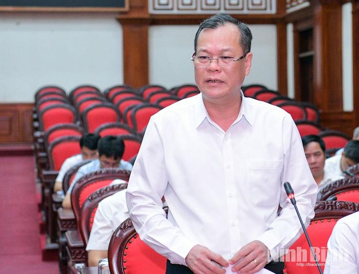 Đồng chí Lê Quốc Chỉnh, Phó Bí thư Tỉnh ủy, Chủ tịch HĐND tỉnh phát biểu thảo luận tại tổ số 3.